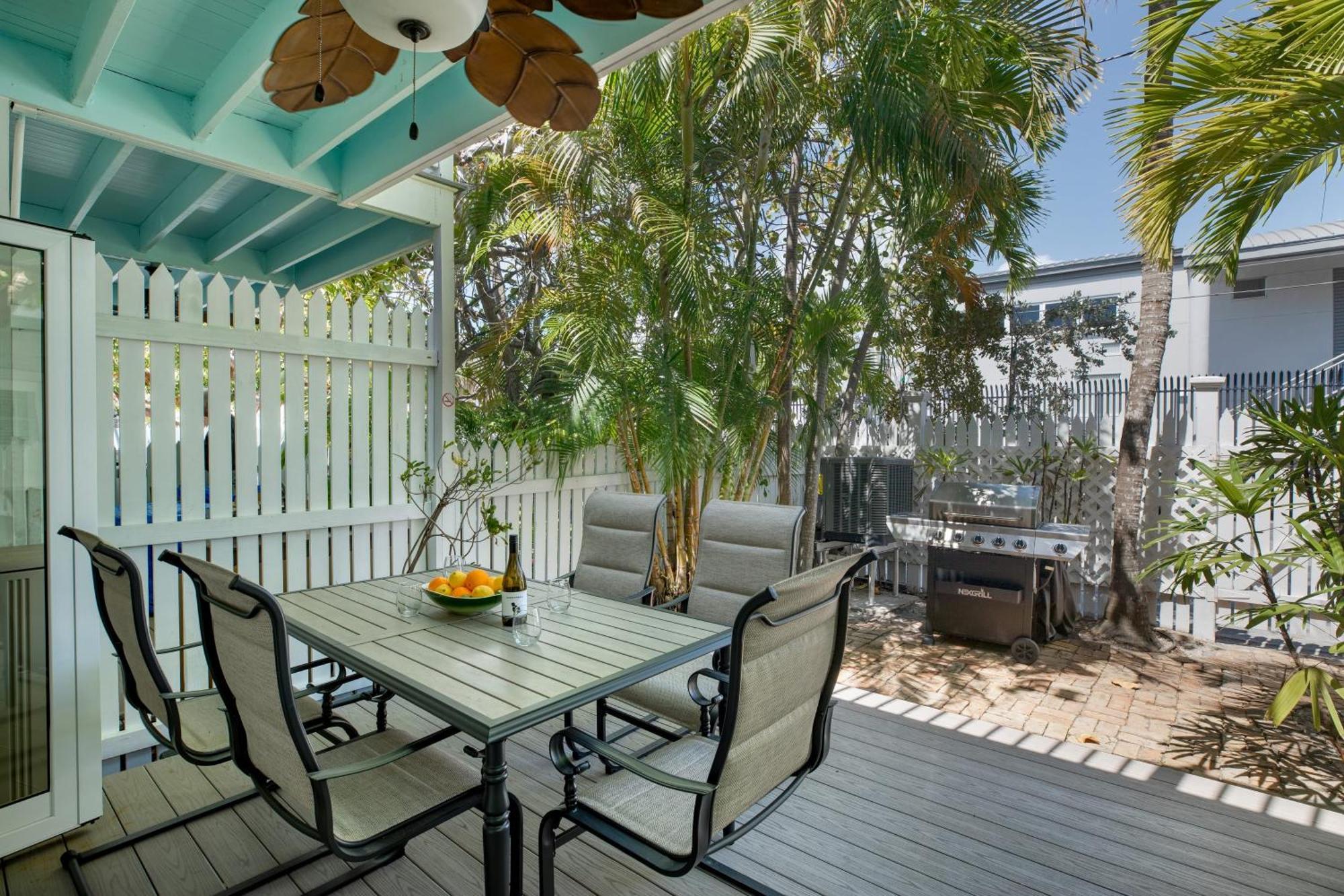 Linger Longer By Avantstay Walkable Gated Community Shared Pool Week Long Only Holiday home Key West